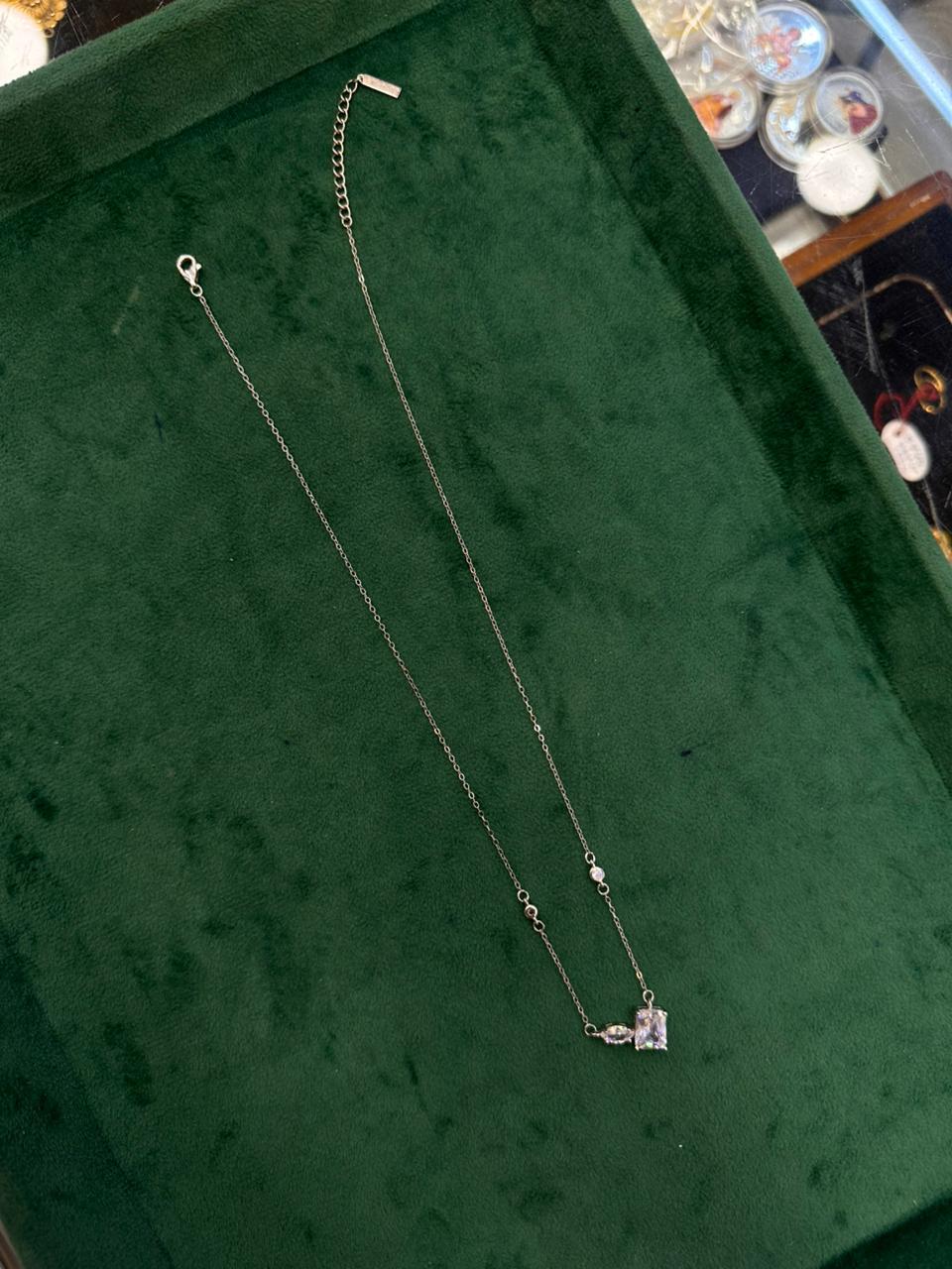 Aurelia Emerald - Cut Pendant Set - The Aarna Jewels