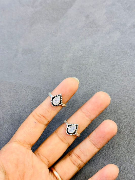 Oxidised Teardrop Stone Toe Rings - The Aarna Jewels