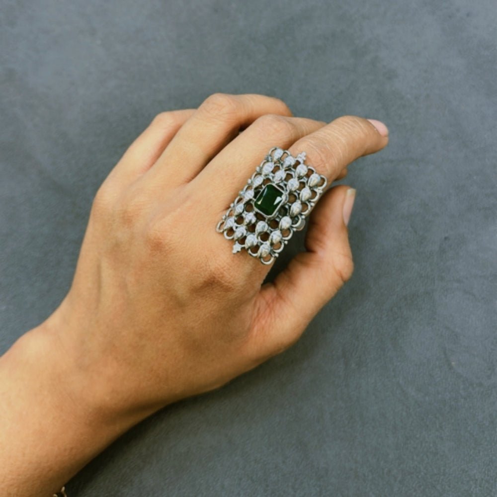 Regal Emerald Mesh Ring - The Aarna Jewels