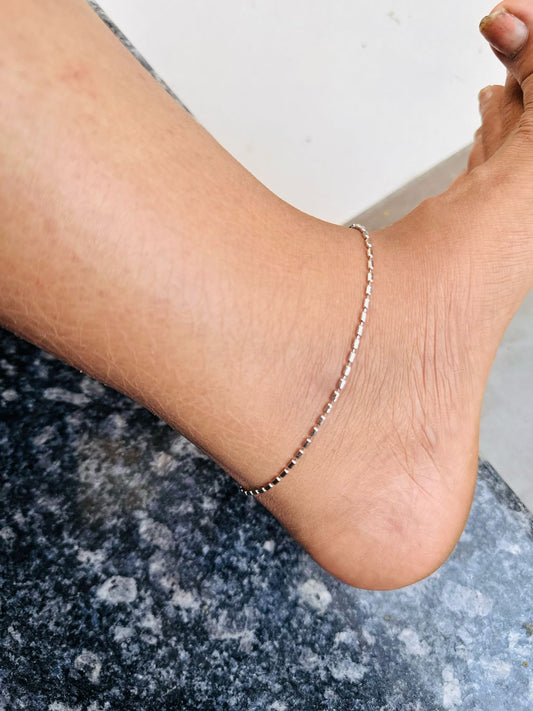 Sleek Box Chain Anklet - The Aarna Jewels