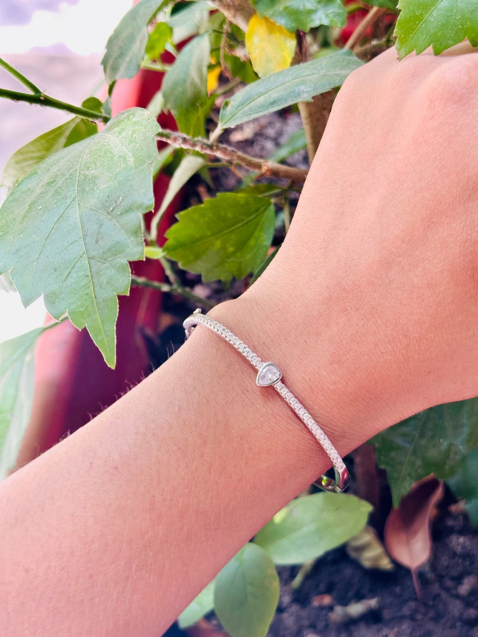 Timeless Teardrop Bracelet - The Aarna Jewels