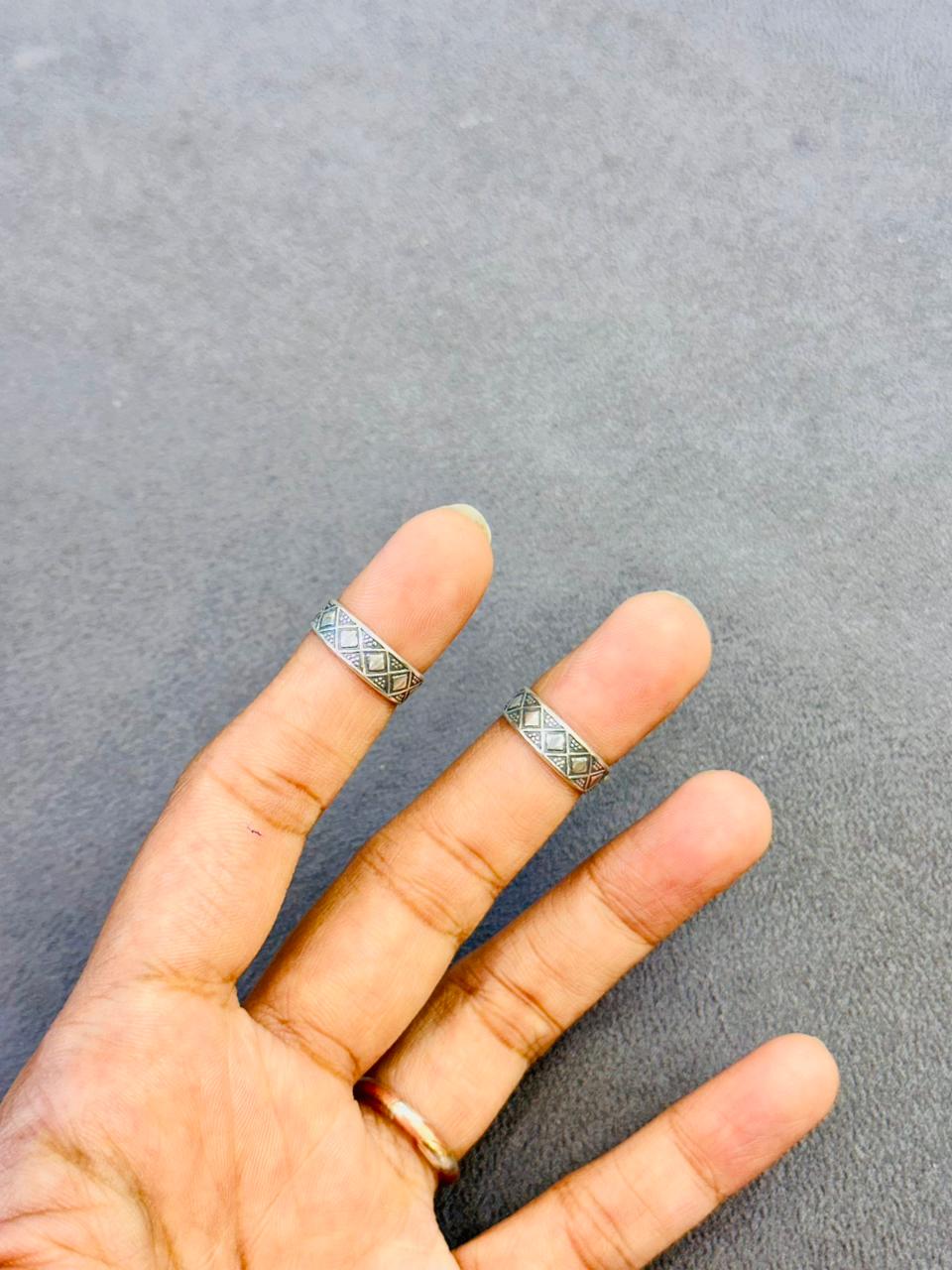 Tribal Pattern Oxidised Band Toe Rings - The Aarna Jewels