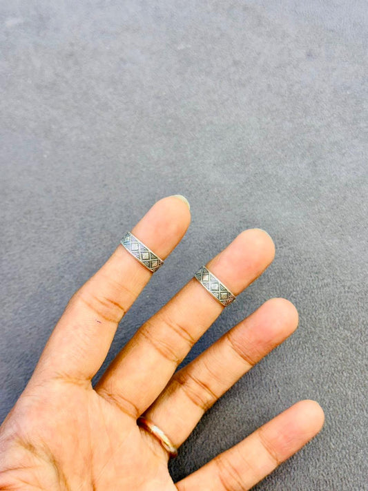 Tribal Pattern Oxidised Band Toe Rings - The Aarna Jewels