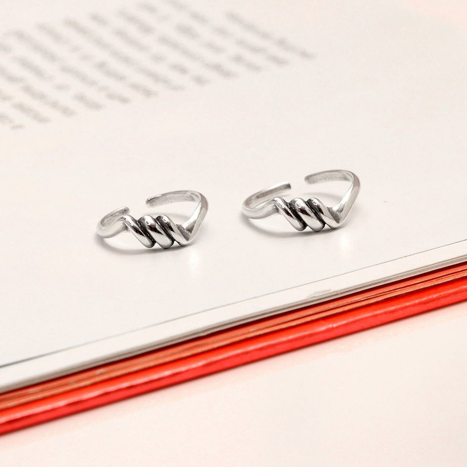 Twisted Harmony Silver Toe Rings - The Aarna Jewels