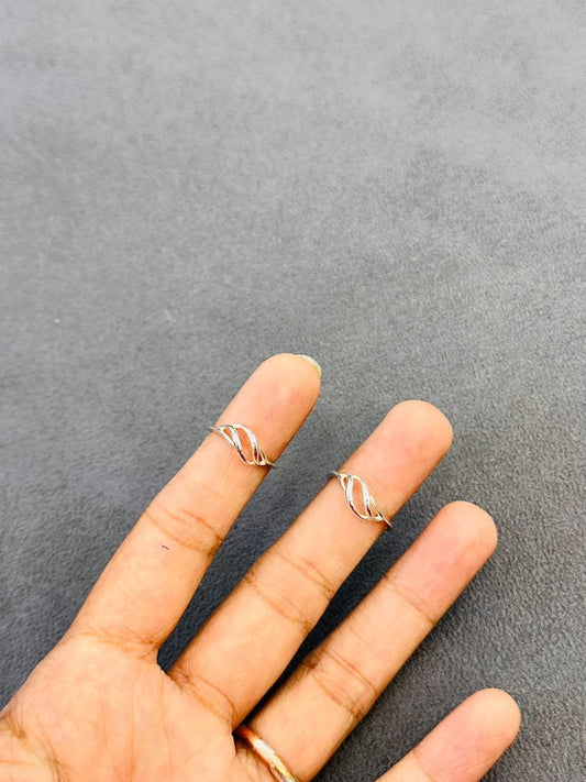 Twisted Minimal Silver Toe Rings - The Aarna Jewels
